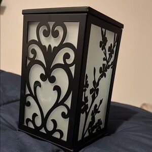 Black Intricate Lantern Accents